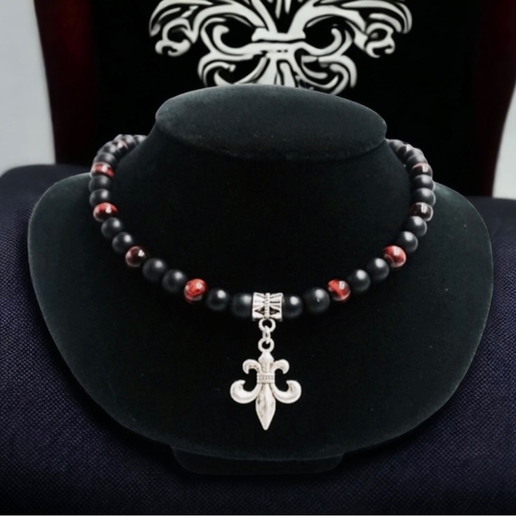 Onyx & red tiger eye fleur de lis charm necklace - Picture 1 of 10
